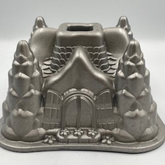 Nordic ware Castle Bundt Pan Cast Aluminum Non Stick 10 Cup Made USA - Picture 1 of 11